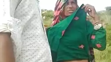 Rajasthani aunty in saree outdoor sex XXX MMS video