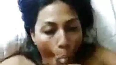 Desi call girl eating dick of her client in hotel room