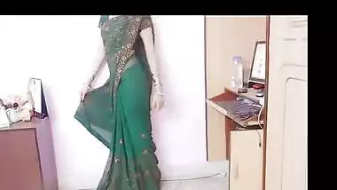 Bhabhi Lesson About Saree - Movies.