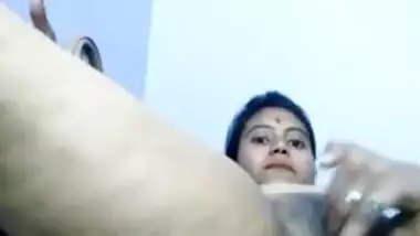 Desi wife with big thighs & soft pussy selfi for BF