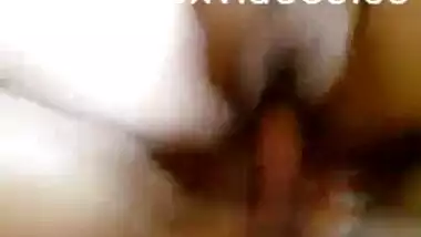 कंडोम पहनाके चुदती देसी बीवी