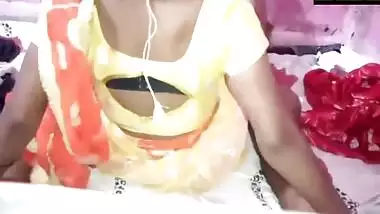 Raat Me Desi Bhabi Ko Kara Karke Chuda