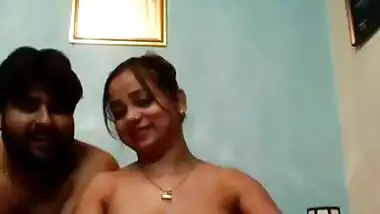 लिपस्टिक लगा के लंड चूसा सेक्सी भाभी ने