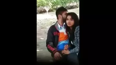 Outdoor hidden livecam desi mms sex scandal of Delhi beauty