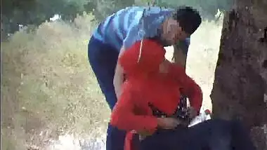 Desi couple smooch and boob press outdoor