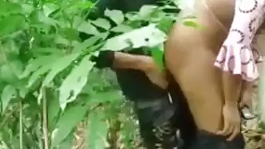 Bangladeshi college girl sex with classmate in jungle, mms desi outdoor sex