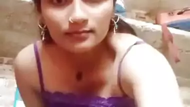 Desi cute face girl nude selfe 1