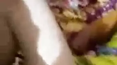 Fucking Desi maid MMS sex video discharged by her abode owner