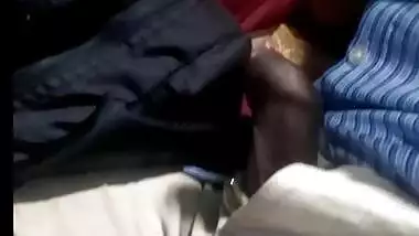 Indian Wife gives blowjob in bus