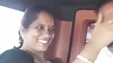 Mature Mallu Bhabhi illicit sex inside car