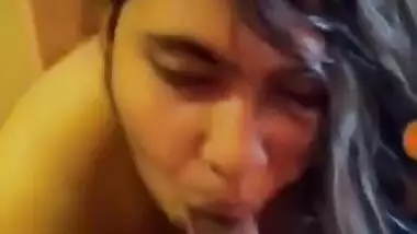 Desi chubby Girl Sucking Dick