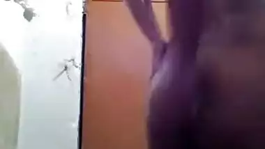 Eccentric Desi aunty loves washing nude XXX body in front of camera