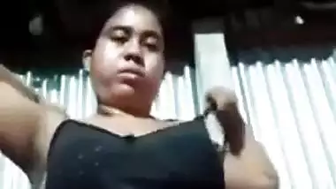 Desi village aunty fing her pussy