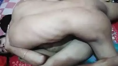 यंग भतीजी को चाचा ने चोदा