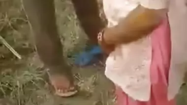 Desi wife cheating with lover in field outdoor fuck