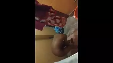 Sexy desi aunty bathing video