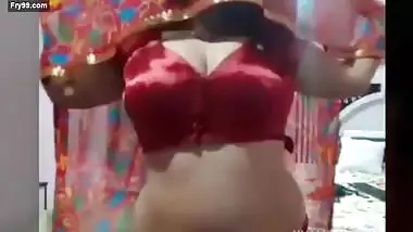 Desi sexy bhabi hot dance