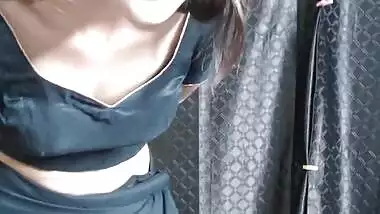 Hot Solo Saree Dance On Cam