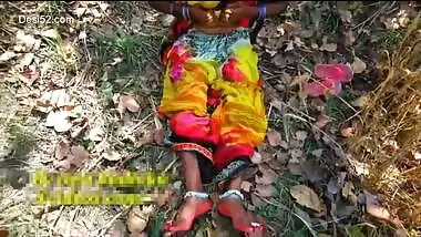 Desi village bhabi show her nice pussy outdoor