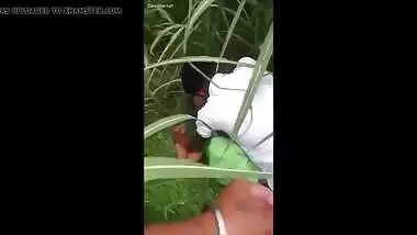 meri pyaari chachi ko choda Khet Mein dost k saath(teetu402)