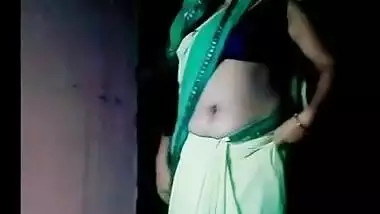 hot housewife bhabhi priyanka sharma hot navel expose in saree