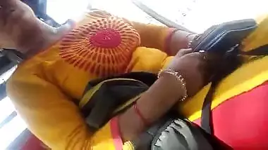 indian housewife bouncing huge boobs