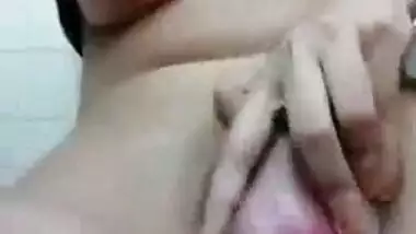 Desi Muslim Girl Masturbating