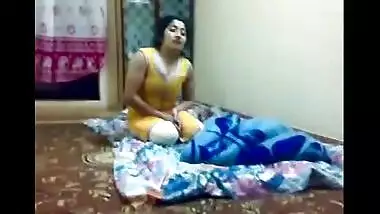 Sexy Indian house wife romances her hubby at home