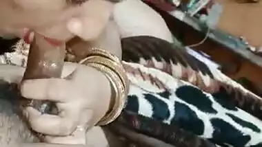 Desi Bhabhi giving super blowjob to hubby