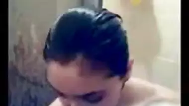 sindhi girlfriend self recorded bath selfie