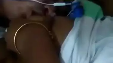 Sweet Desi girl feeding her XXX juicy boobs to her colleague MMS