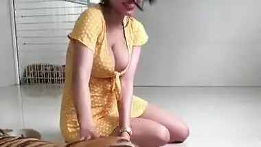 Desi girl deploying her braless boobs on tiger