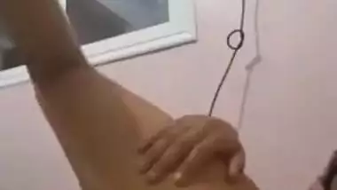 Desi village bhabi fing her pussy