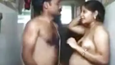 Tamil aunty bathing