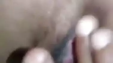 Desi girl fingering pussy