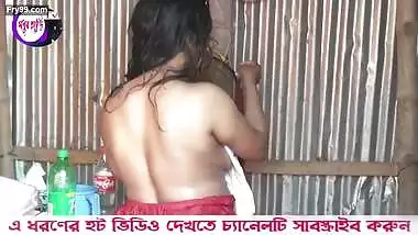 Booby bangla aunty bathing showing nipple in wet white tshirt