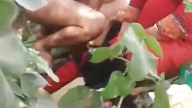 रंडी मा के सामने रंडी बेटी की चुदाई खुले मे