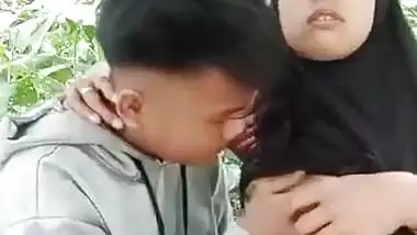 Boyfriend Sucking Girlfriend boobs