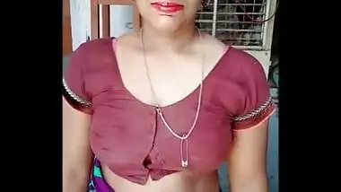 busty housewife bhabhi sexy show in bare blouse