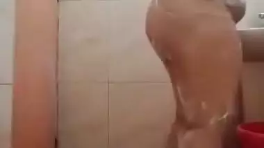 Today Exclusive- Sexy Desi Girl Record Her Bathing Clip For Lover