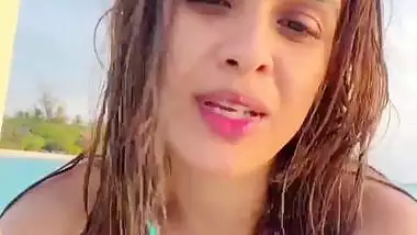 Neha Malik 15 Feb Bikini Live