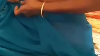 Sexy Bhabi Wearing Saree