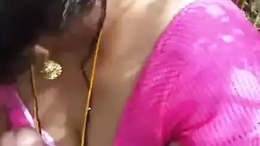 Hindu aunty ko paysa de kar chudai ki, Hindu desi outdoor