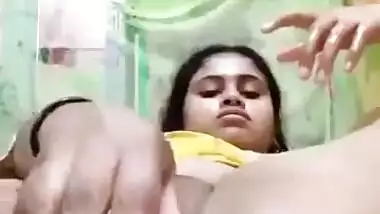 Hot Chechi Trying Hard to Cum