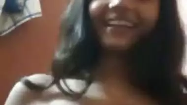 Man asked Desi girlfriend to expose small boobs in leaked XXX video