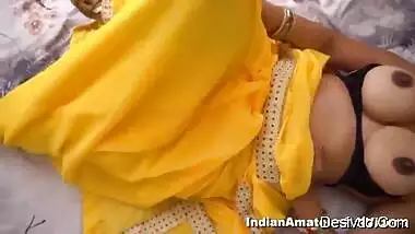 Desi maal in saree