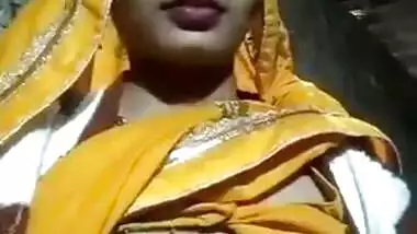 Sexy Marwadi Bhabhi Exposing Big Boobs For Lover