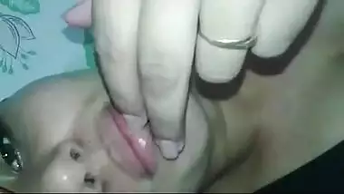 Chubby house wife finger fuck her pussy and tastes her cum