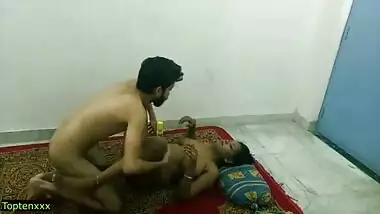 Desi hot village girl sex at personal massage parlor! Hindi hot village Girl fucking