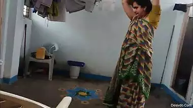 indian sunita bhabhi nude saree change caught by devar